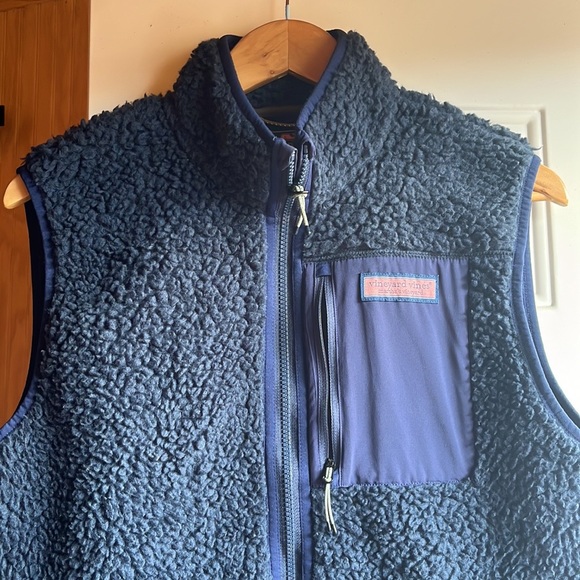 Vineyard Vines Martha’s Vineyard sherpa vest size small - Picture 2 of 9